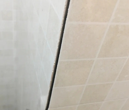 海口瓷砖空鼓维修公司分享阳台瓷砖脱落的修复过程可以分为以下几个步骤